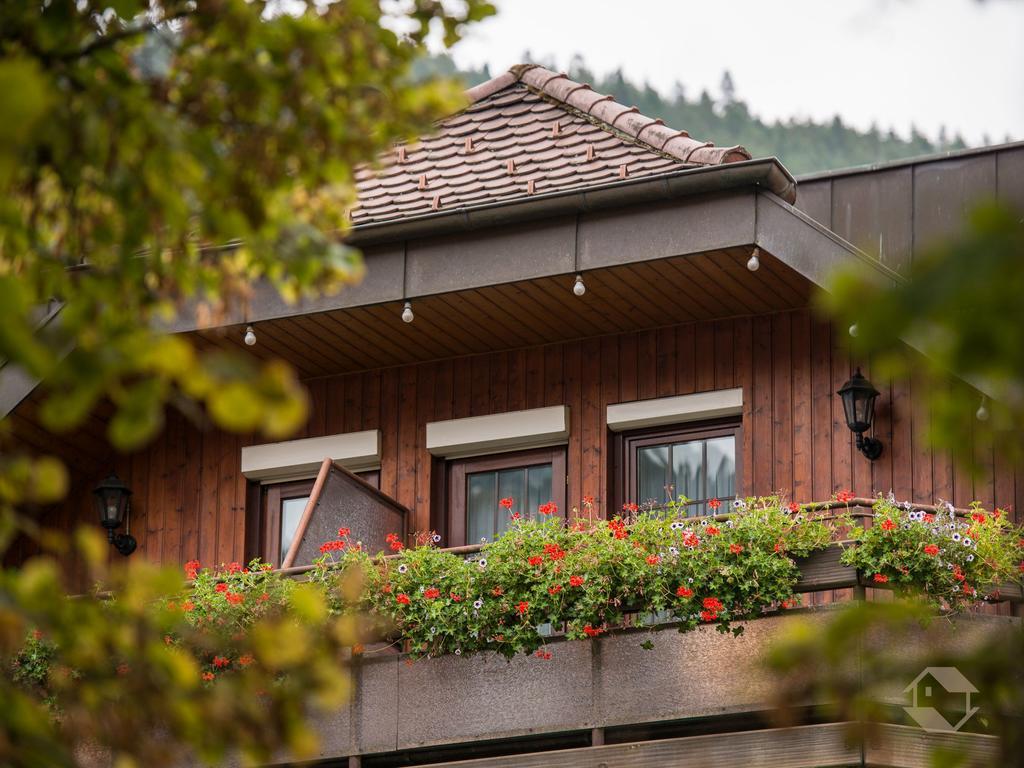 Hotel Restaurant Alte Linde Bad Wildbad Exterior photo